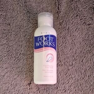🥳 FREE* Avon Foot Works Conditioning Foot Soak